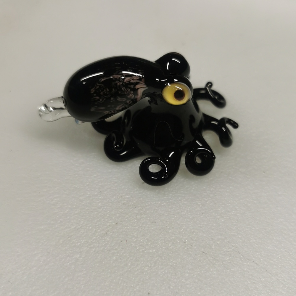 Black and purple glass octopus pendant - Picture 4 of 4